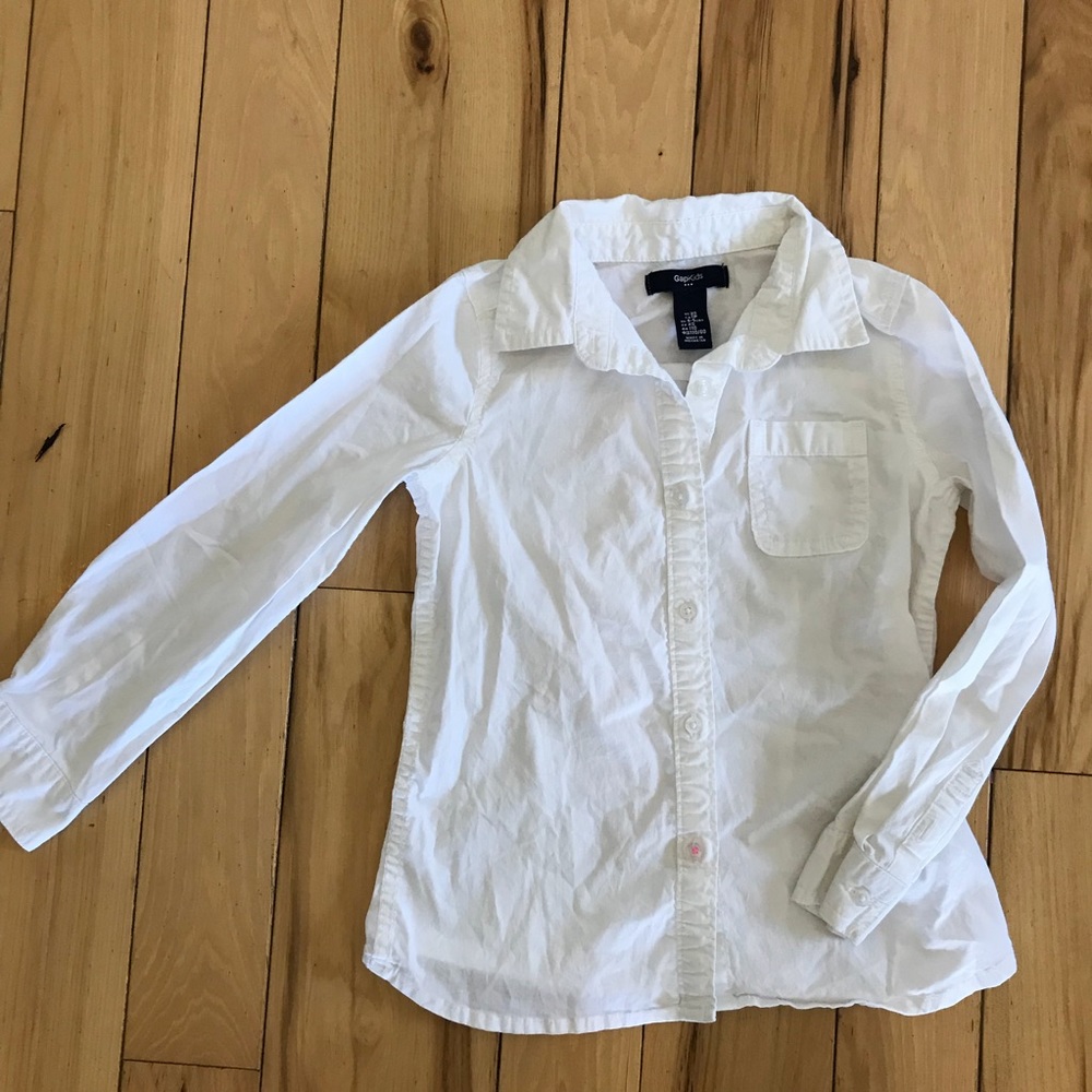 🌷5/$13 Worn once! Uniform! GAP button down